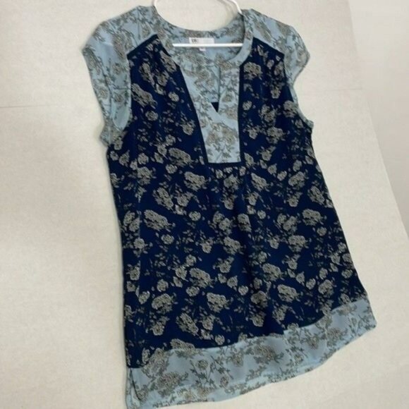 DR2 Top, Cap Sleeve Blouse, Layered Chiffon, Split Neck, Floral Blue, Medium - Picture 2 of 8